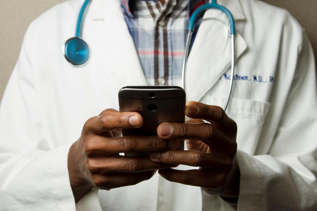 Connected clinical workflow and modern EHR dashboard platform