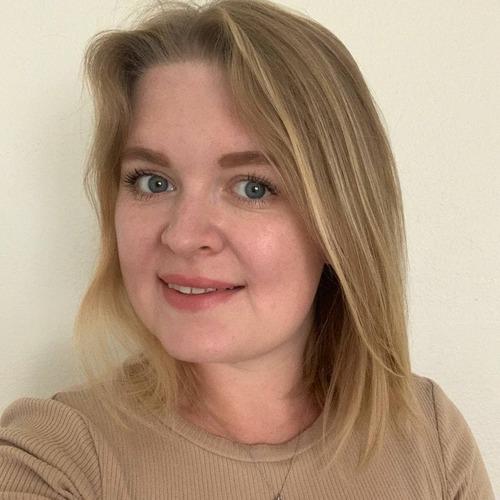 Alena T. || item.role}