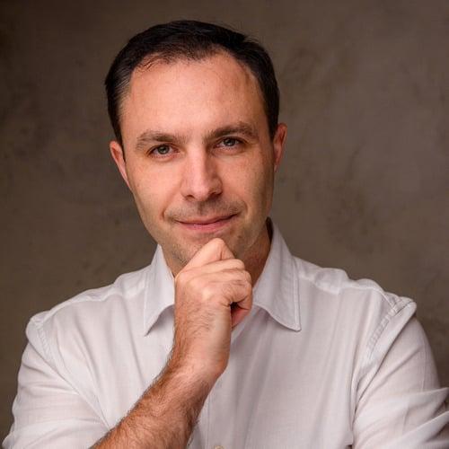 Alex P. || item.role}