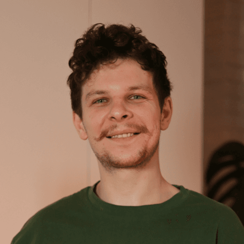 Arthur L. || item.role}