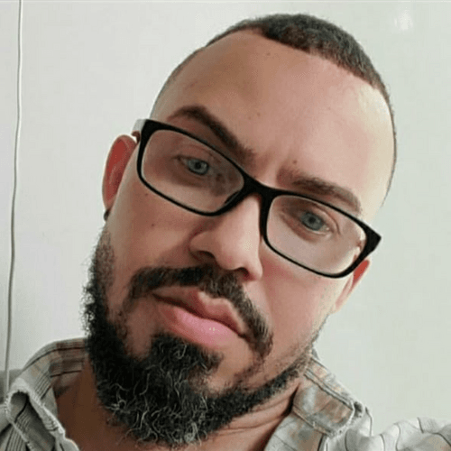 Carlos R. || item.role}