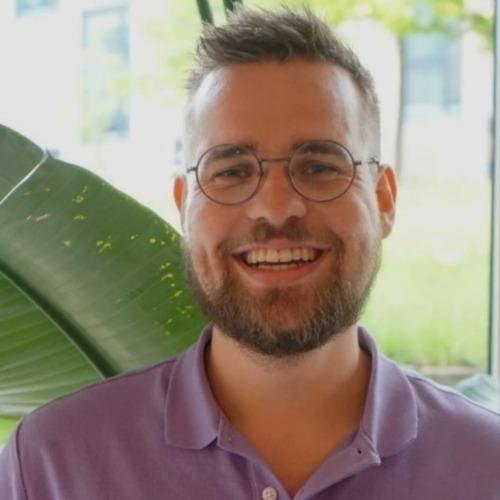 Davy R. || item.role}