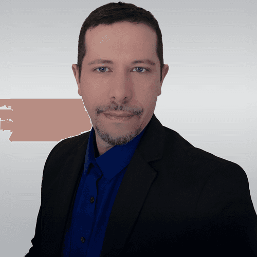 Dennis P. || item.role}