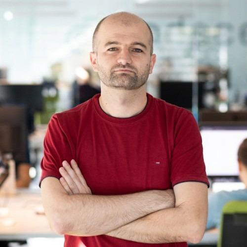 Dragan K. || item.role}