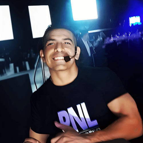 Elvis M. || item.role}