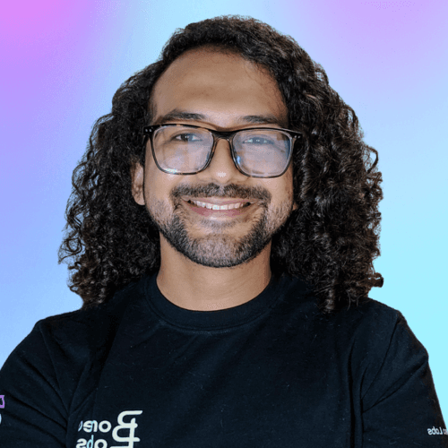 Fernando V. || item.role}