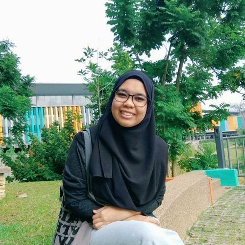 Hanis T. || item.role}