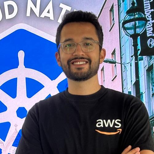 Heni A. || item.role}