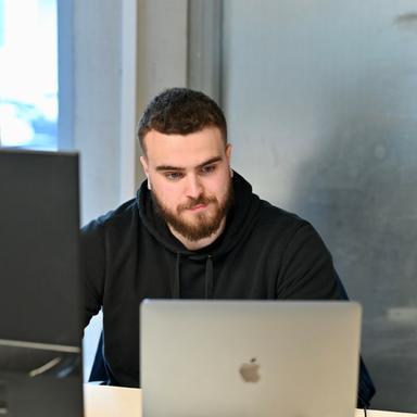 Hugo B. - Junior Mobile Engineer - Flutter, iOS and Android Platforms