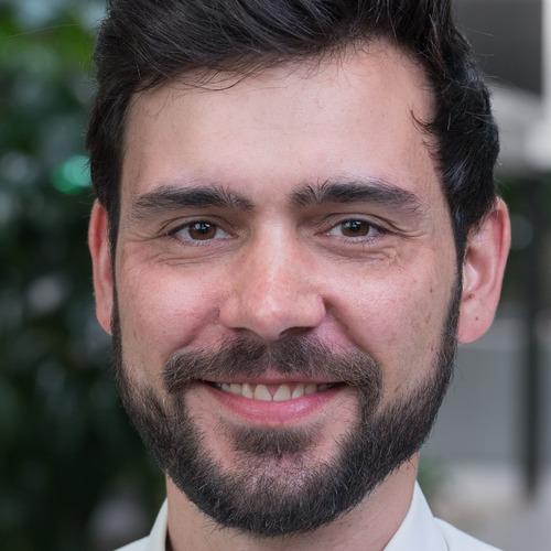 Jonas M. || item.role}