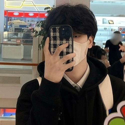 Khoa T. || item.role}