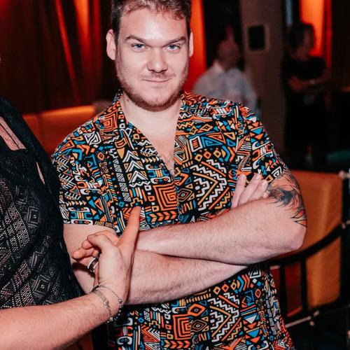 Lorenzo R. || item.role}