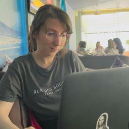 Lorida C. - Senior Backend Engineer - Node.js, PHP and Cloud Platforms