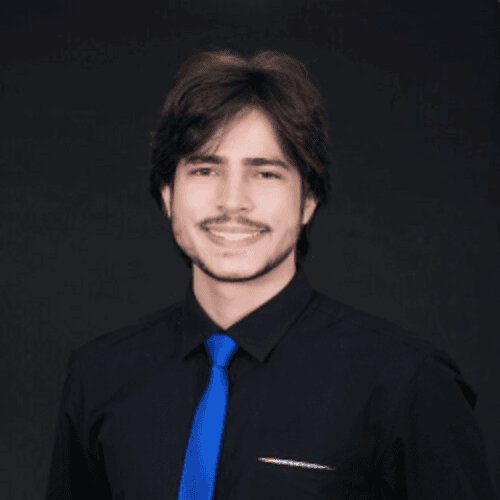 Lucas C. || item.role}