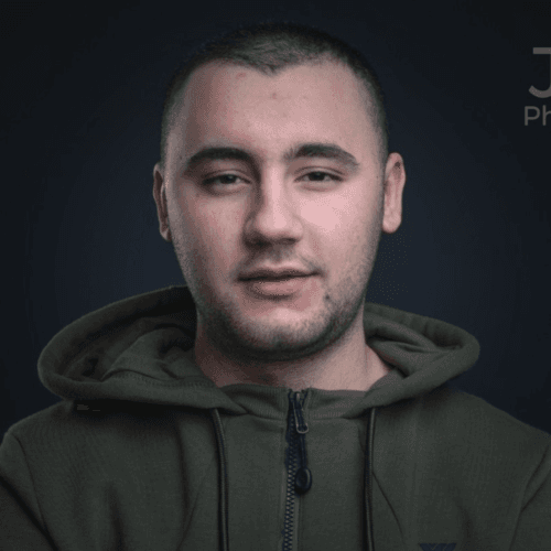 Majed M. || item.role}