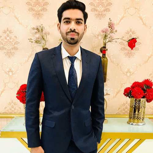 Malik F. || item.role}