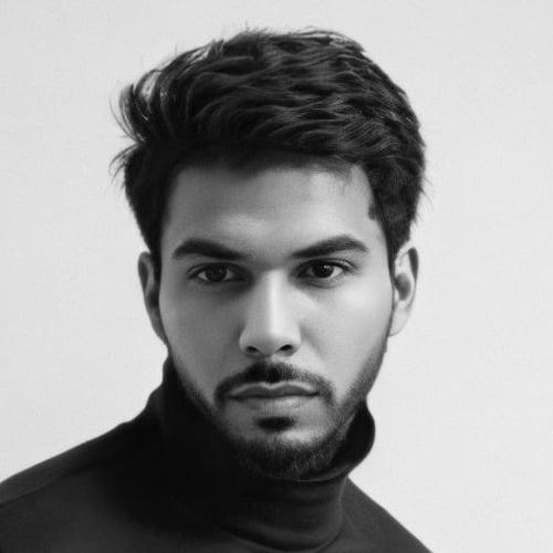 Manu B. || item.role}