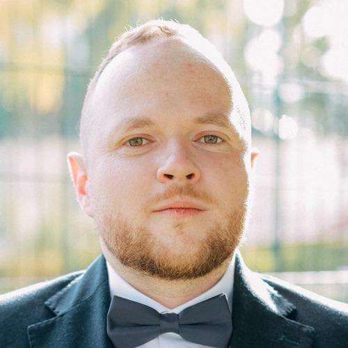 Max K. || item.role}