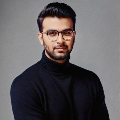 Muaz M. || item.role}