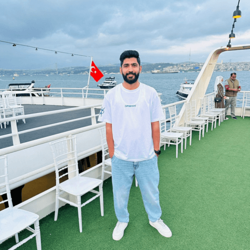 Muneeb Z. || item.role}