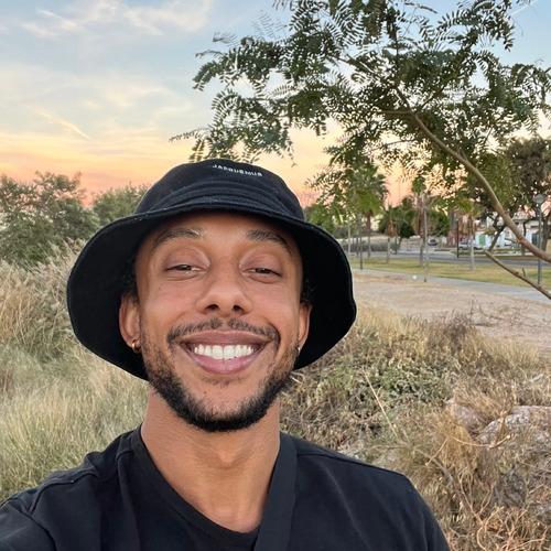 Nigel   v. || item.role}