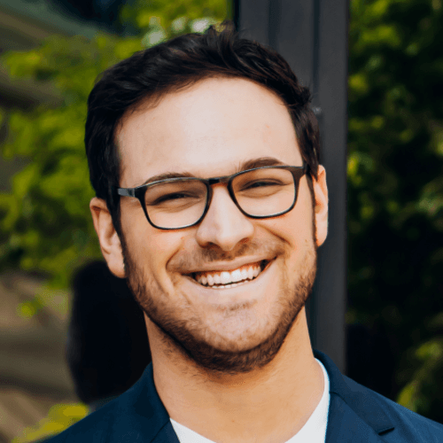 Oscar P. || item.role}