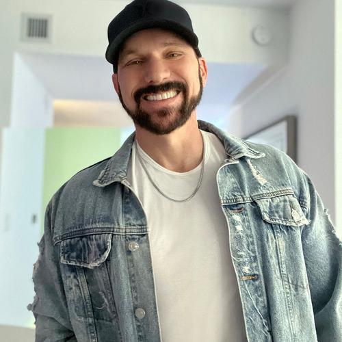 Richard M. || item.role}