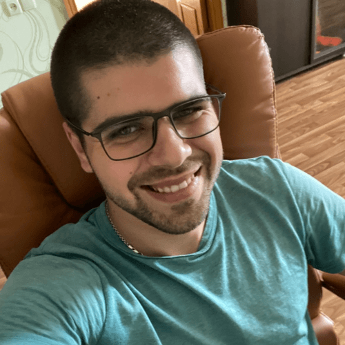 Roman R. || item.role}