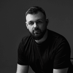 Roman S. - Lead Mobile Engineer - iOS, RESTful and Cocoa Touch