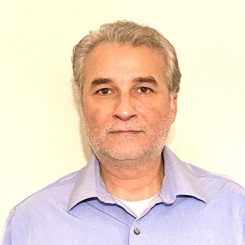 Selman B. || item.role}