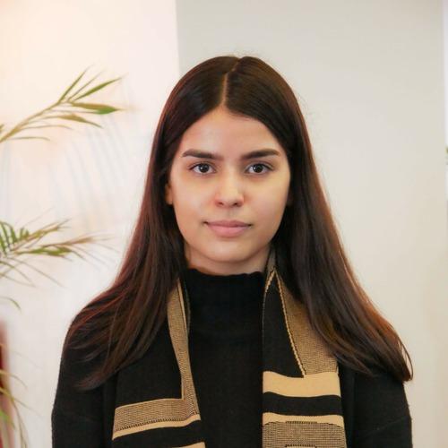 Shakira H. || item.role}