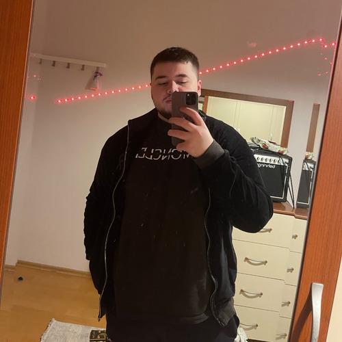 Shandor P. || item.role}