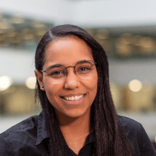 Sheyenne D. || item.role}