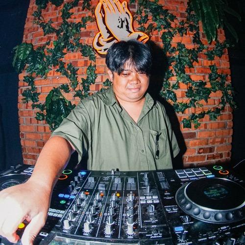 Tanaya S. || item.role}