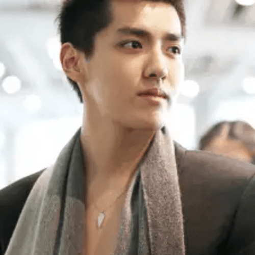 Taylor K. || item.role}