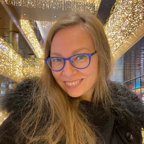 Xeniya S. || item.role}