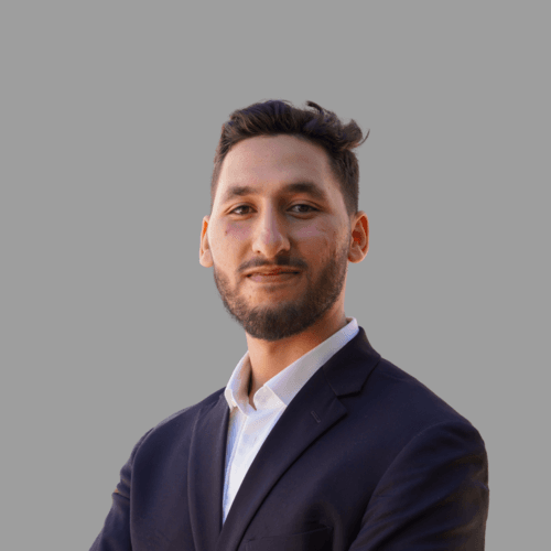 Younes C. || item.role}